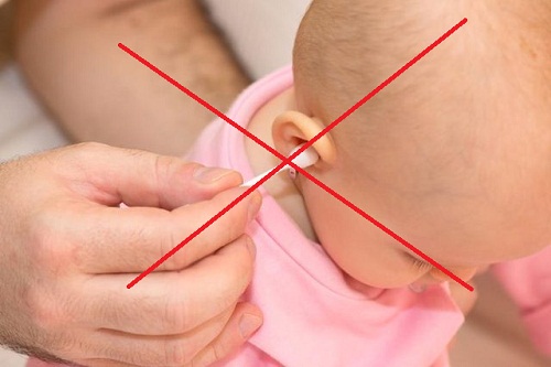 pulizia orecchio neonato