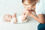 Tante coccole per il bebè con il corso di massaggio neonatale