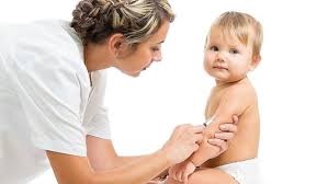 bambino durante la vaccinazione