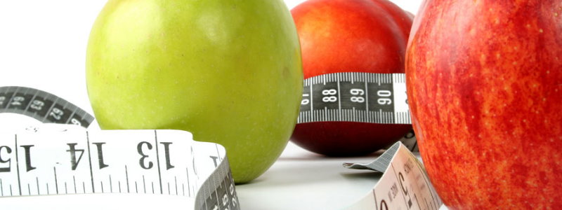 frutta, in questo caso mela associata ad metro per la misurazione dei punti vita