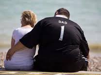 immagine di una coppia in cui lui è in sovrappeso