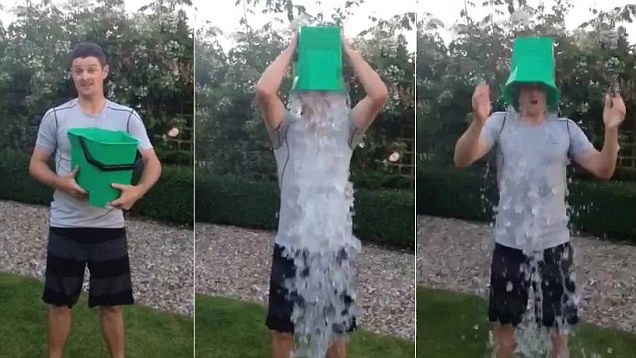 secchiate acqua gelata per combattere la sla-ice-bucket-challenge