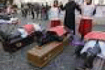 leggi tutto l'articolo Sanità, funerale davanti Montecitorio per protestare contro i 160 ... - Corriere della Sera Sanità, funerale davanti Montecitorio per protestare contro i 160 ... - Corriere della Sera