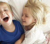 leggi tutto l'articolo Il solletico? Fa ridere solo se si è già di buonumore Il solletico? Fa ridere solo se si è già di buonumore