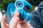 leggi tutto l'articolo Il ?fidget spinner?, la trottola anti-stress, è utile anche per la concentrazione Il ?fidget spinner?, la trottola anti-stress, è utile anche per la concentrazione