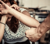 leggi tutto l'articolo Violenza d'estate, lo psichiatra: «In questo periodo più aggressività, ma non è mai raptus» Violenza d'estate, lo psichiatra: «In questo periodo più aggressività, ma non è mai raptus»