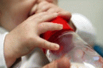 Latte in polvere per neonati contaminato da salmonella: ritirate 12 milioni di scatole. Codacons pronto a class action