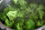 BROCCOLI :  per proteggere le cartilagini, il cuore, lo stomaco e prevenire tante forme di cancro.