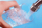 leggi tutto l'articolo Due litri di acqua al giorno idratano il viso favorendo un trucco naturale Due litri di acqua al giorno idratano il viso favorendo un trucco naturale