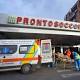 Pronto soccorso: pazienti sulle barelle, le ambulanze restano ferme - Corriere della Sera