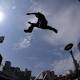 Appassionato di parkour cade da un tetto - Corriere della Sera