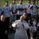 Papa Francesco dona 500 chili di generi alimentari alle famiglie di ... - Roma Fanpage