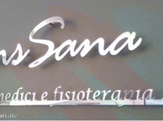 Nella struttura sono infatti presenti vari ambulatori dove ogni giorno lavorano medici in libera professione e una palestra attrezzata per la riabilitazione.