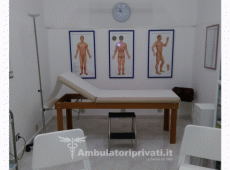 sala interna con lettino studio medico dott.ssa Carmela Stella